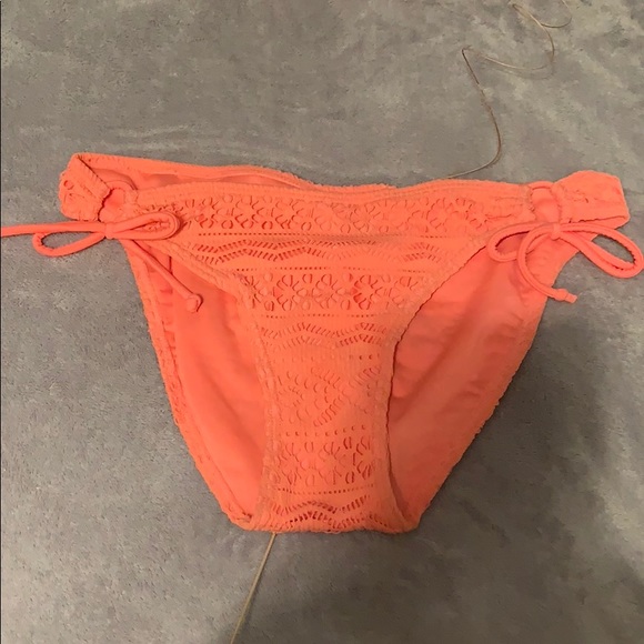 bathing suit - Picture 2 of 6